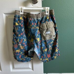 Billabong Laybacks blue and multicolored shapes shorts
Small - 16 inch length